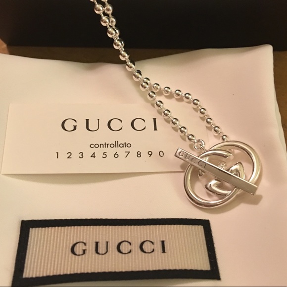 gucci britt toggle necklace